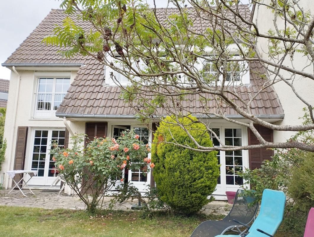BREUILLET Maison Breuillet 6 pièce(s) 144 m2 1