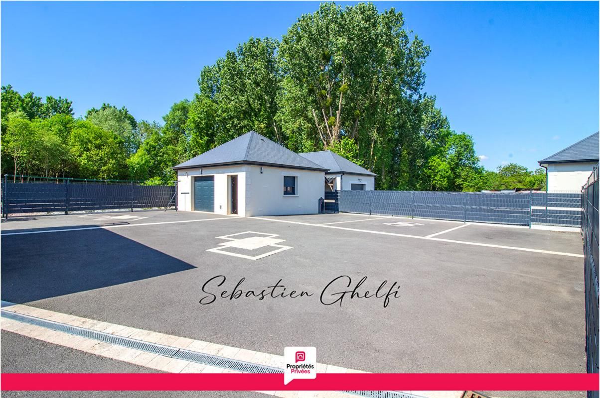 CONTRES belle maison de plain-pied avec 3 chambres-cellier-grand garage-beau terrain 4