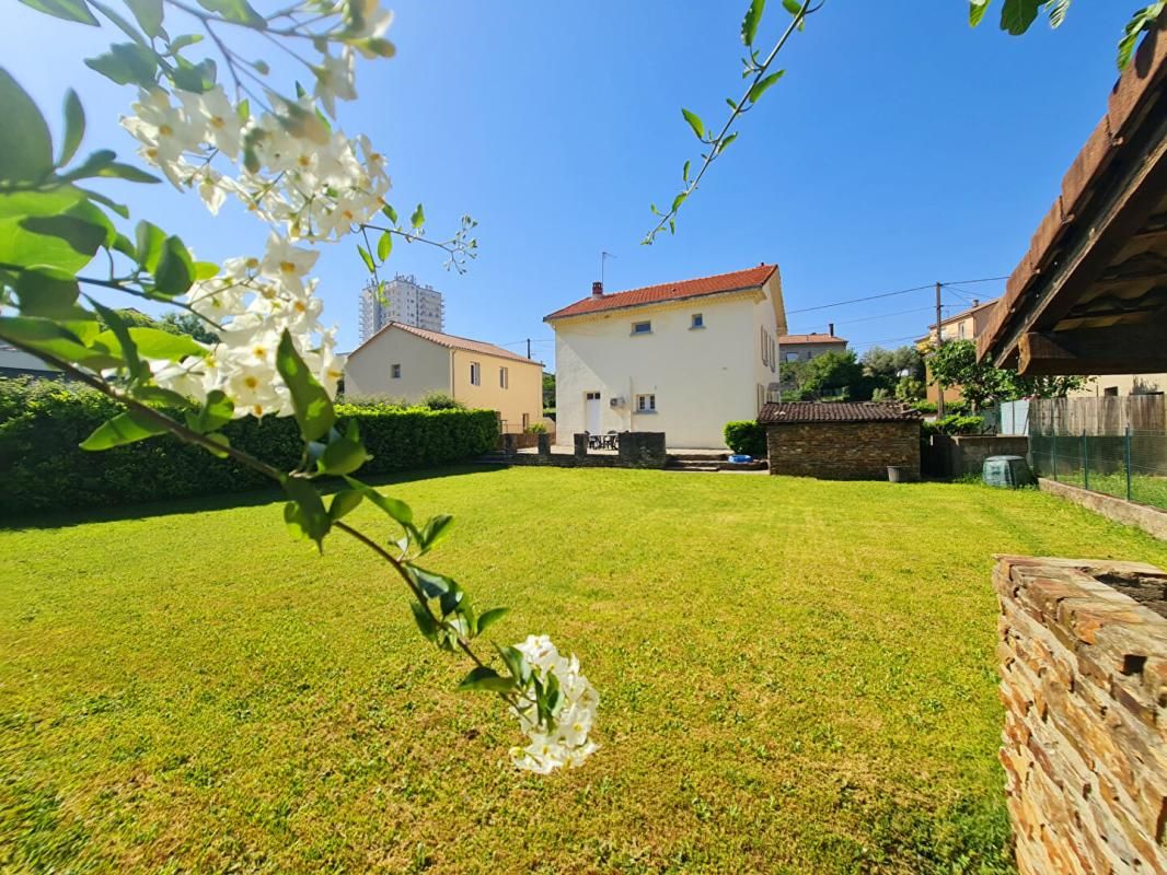 ALES EXCLUSIVITE - Maison de ville proche commerces et écoles - 750 M² de terrain 4