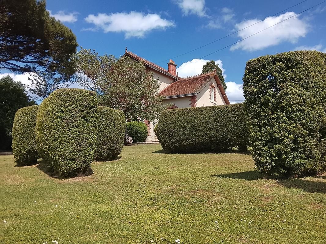 BELABRE Demeure de prestige Belabre 7 pièce(s) 200 m2 3