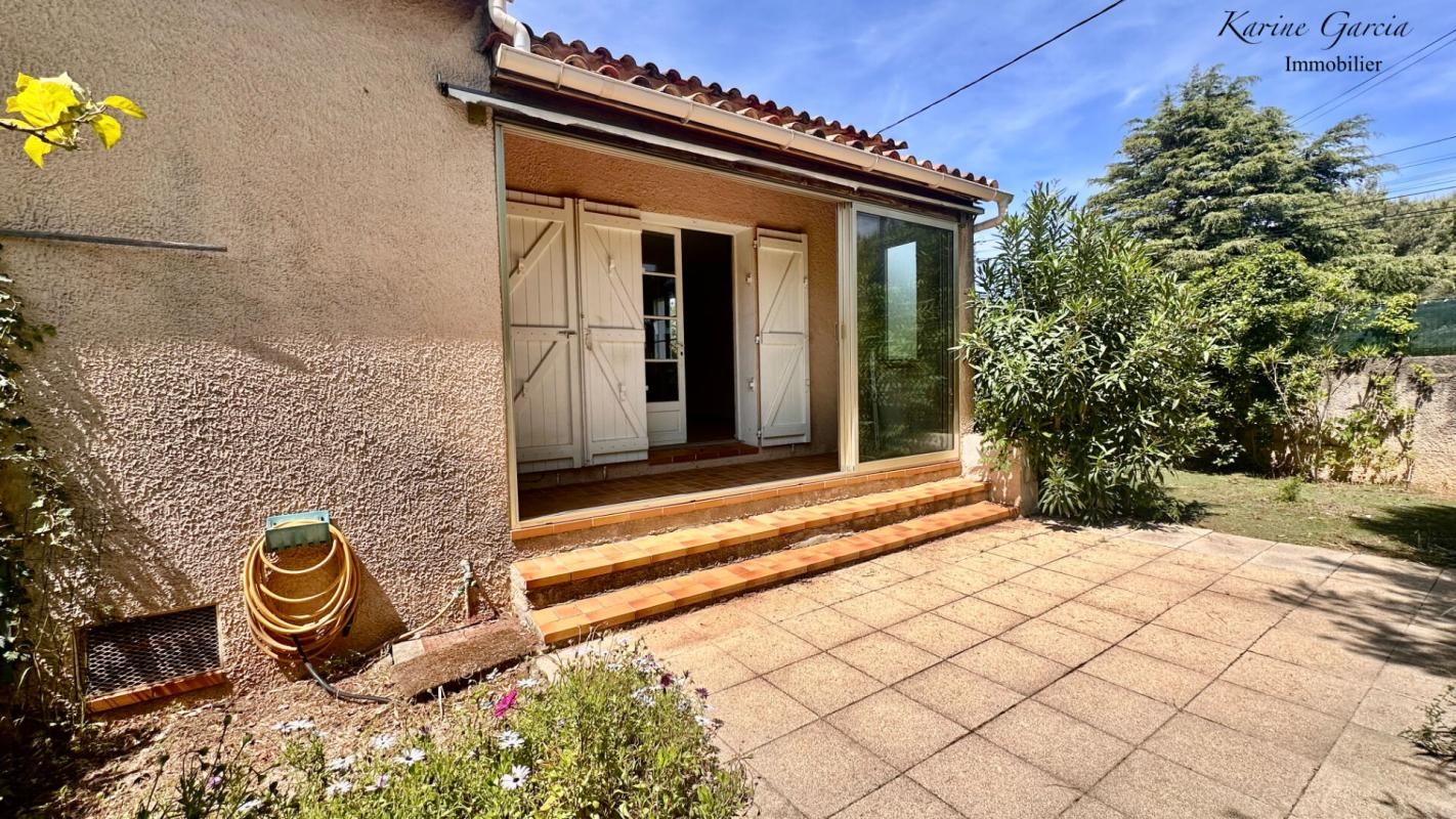 SIX-FOURS-LES-PLAGES EMPLACEMENT PRIVILEGIE - SIX FOURS PROCHE LA COUDOULIERE - MAISON 3 PIECES - TERRAIN 300 M² - GARAGE - SOUS SOL 2