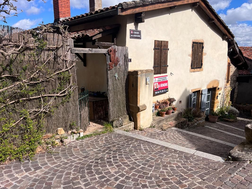 TERNAND. maison ancienne  100m2 avec petite terrasse