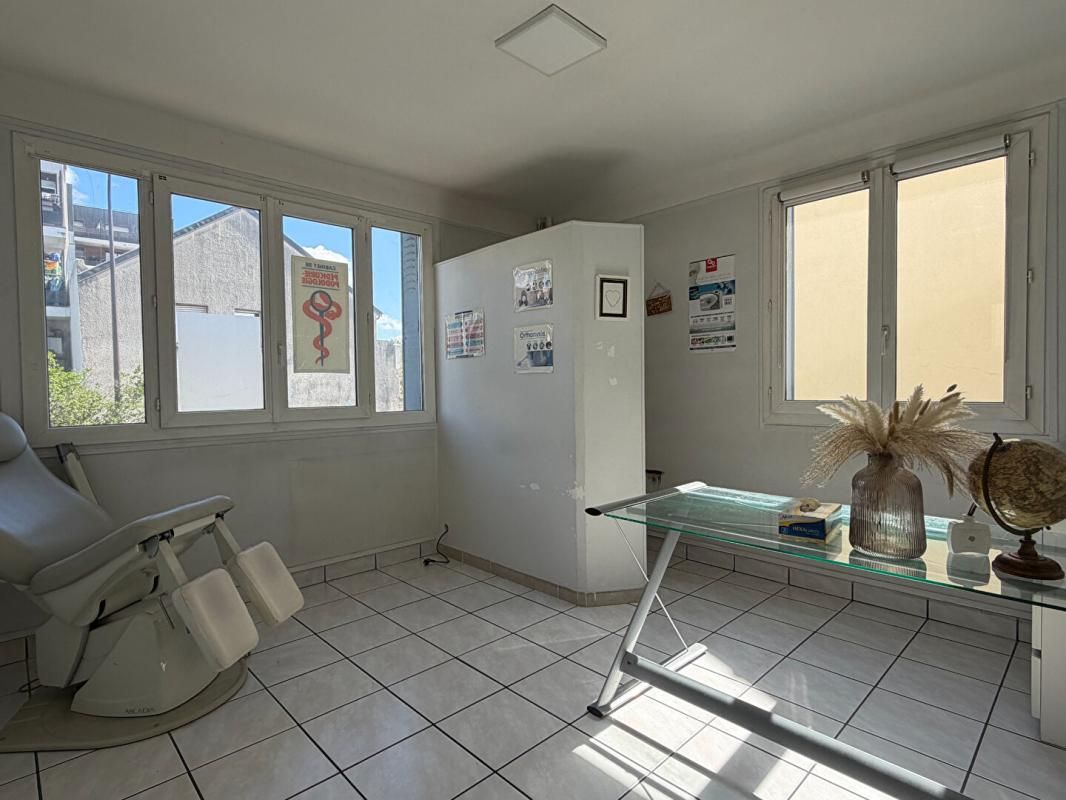 VITRY-SUR-SEINE Maison  10 pièce(s) 207.41 m2 2