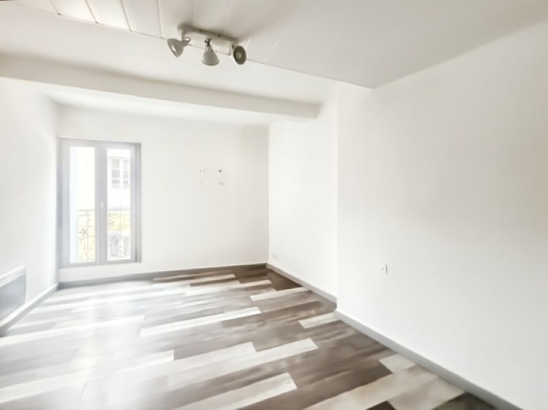 MONTAGNAC Appartement T3 + Murs commerciaux en rez -de-chaussée 100 m2 3