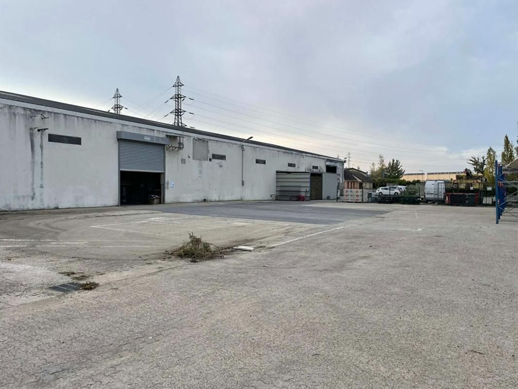 PONTPOINT PONTPOINT - Entrepôt + Terrain Accès PL + bureau 2