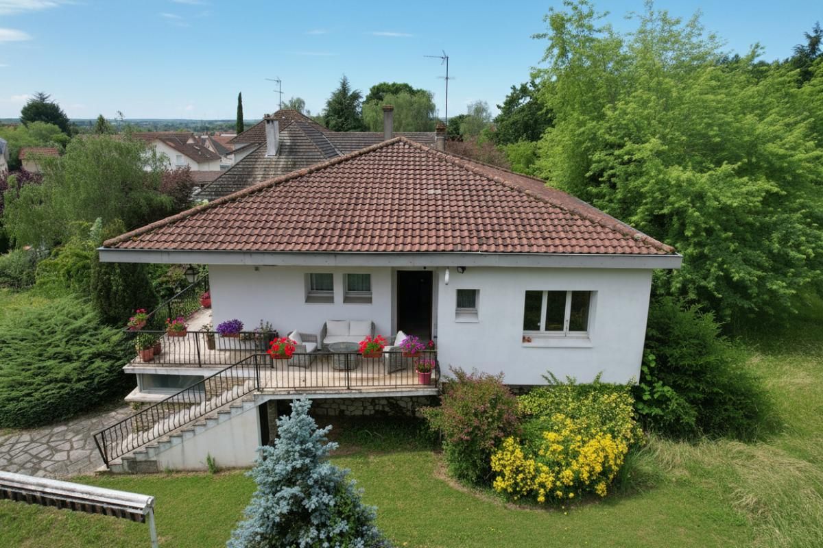 VIERZON Maison Vierzon 4 pièce(s) 159 m2 4