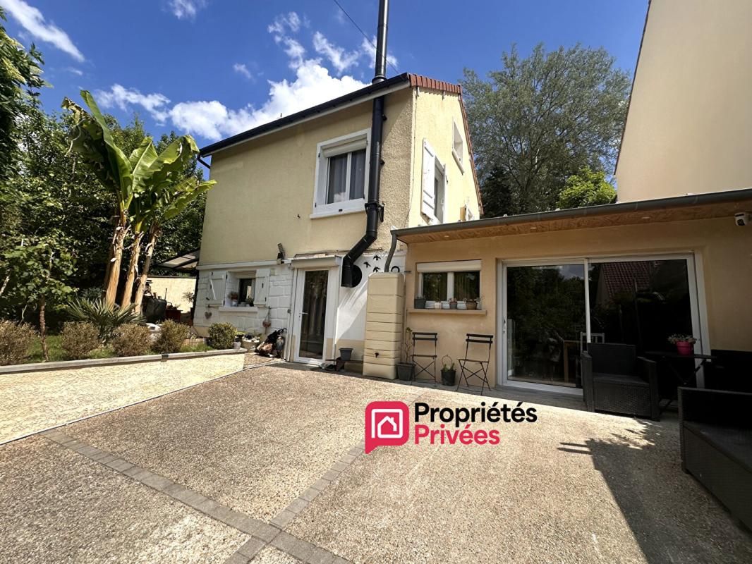 VIARMES Charmante maison familiale avec jardin, terrasses et dépendance 115 m2 2