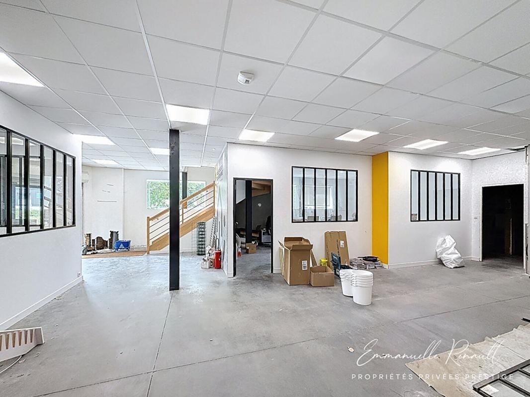 VANNES Local d'activité de 700 m² aux portes de Vannes · Fort potentiel 1