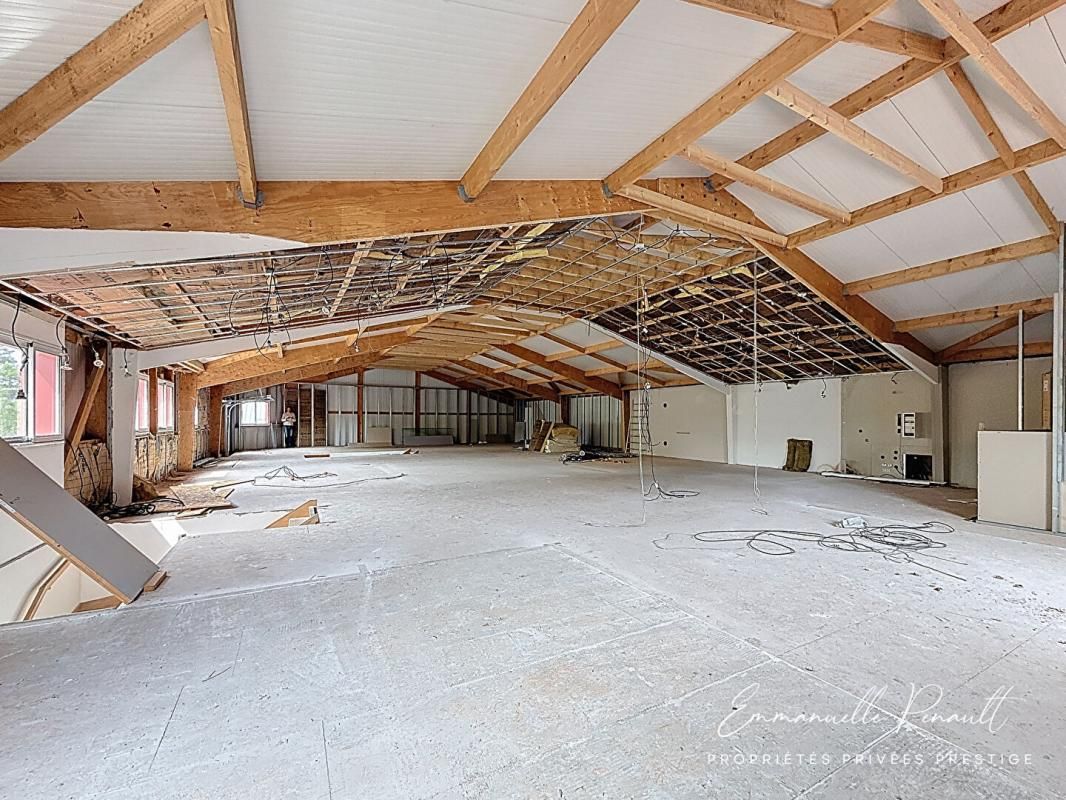 VANNES Local d'activité de 700 m² aux portes de Vannes · Fort potentiel 2