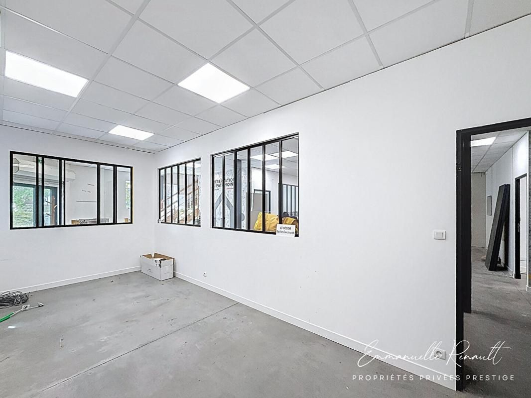 VANNES Local d'activité de 700 m² aux portes de Vannes · Fort potentiel 3