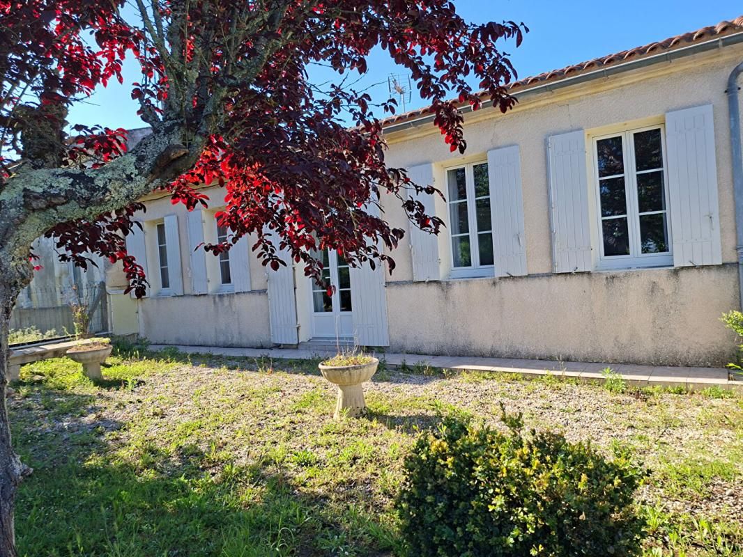 SAINT-ESTEPHE jolie maison pierre typique 2