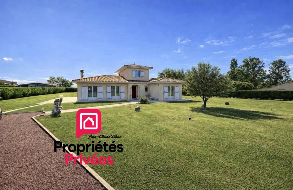 15 minutes de Saint-André de Cubzac- Lansac- Maison Contemporaine 1999 très bel état - 148 m2 habitables - 4 pièces ? 3 chambres - Piscine Terrasse Pool house - ? terrain de 2624 m2 ? très beau jardin  ? terrain constructible