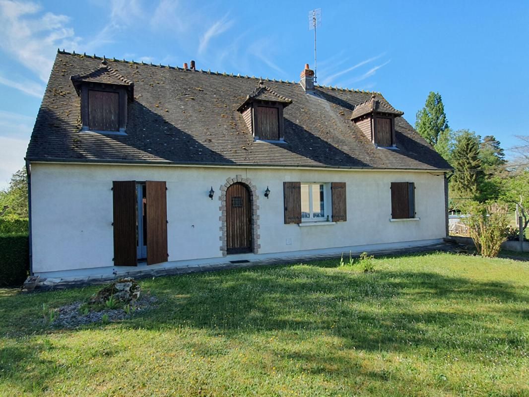 LE POINCONNET Maison individuelle 6 piéces, s/sol, garage et terrain 2660 m2 1