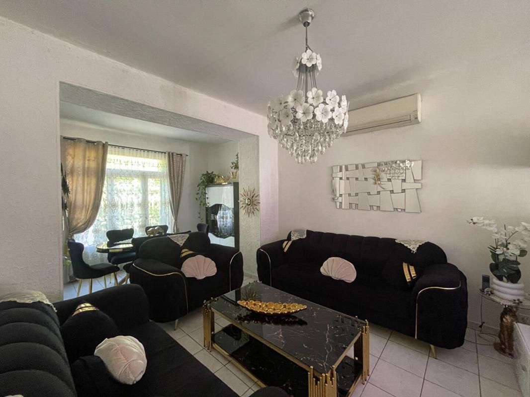 ALES A vendre maison mitoyenne 3 pièces de 65 m2 avec grand garage sur terrain de 295 m2 2