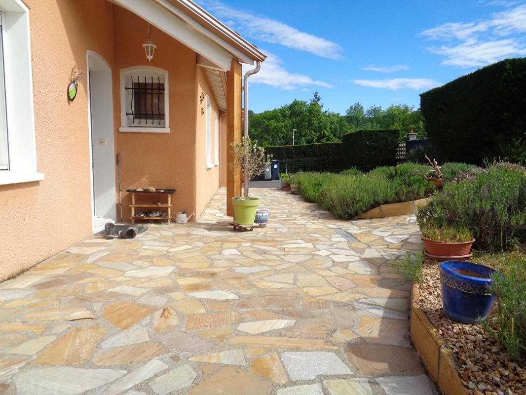 JUMEAUX Jumeaux(63), maison plain pied de 90 m2 habitables, 3 chambres sur 882 m2 de terrain 1