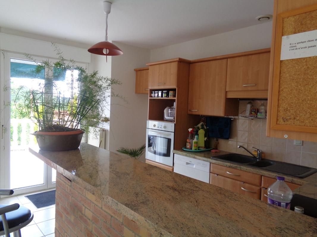 JUMEAUX Jumeaux(63), maison plain pied de 90 m2 habitables, 3 chambres sur 882 m2 de terrain 3
