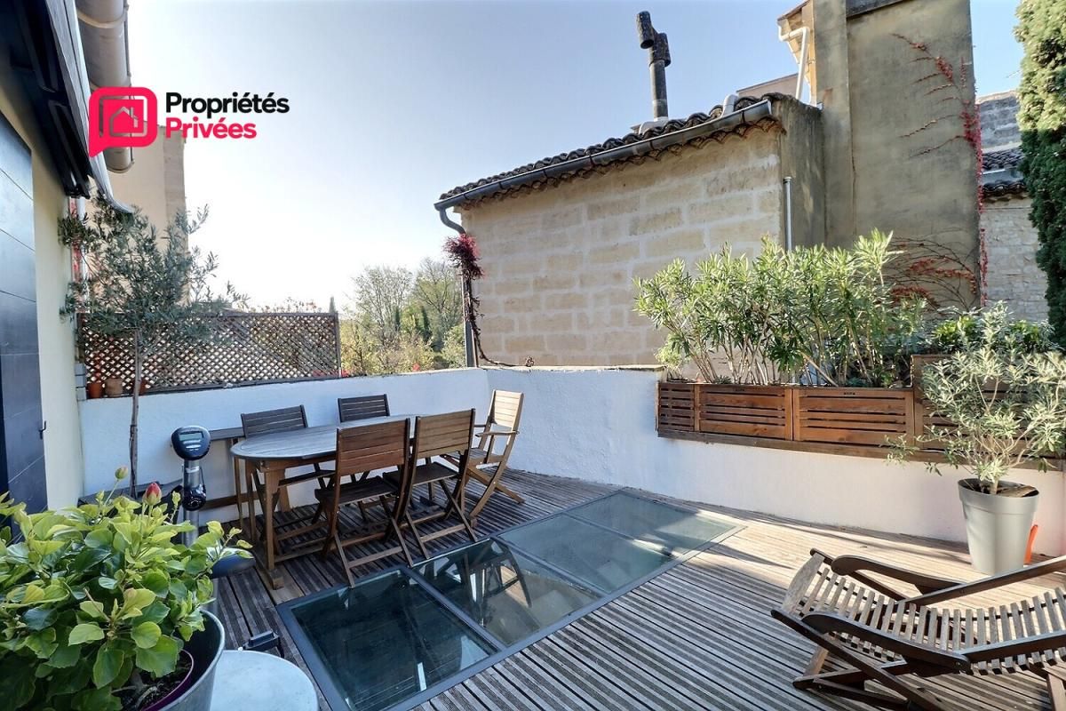 UZES Maison de ville Uzès 5 pièce(s) 111m2 rénovée secteur sauvegardé 2 chambres garage terrasse 2