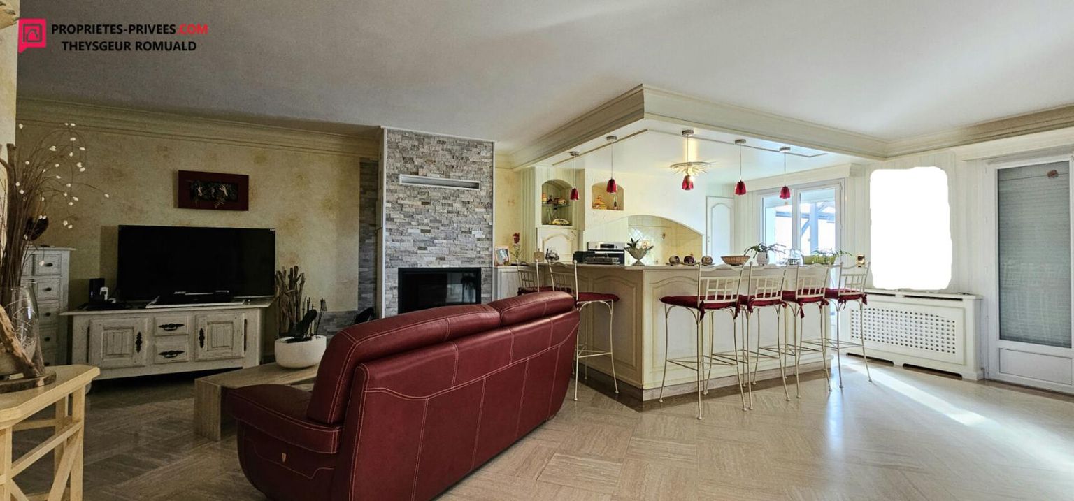 COURTENAY Maison Courtenay 9 pièce(s) 220 m2 4