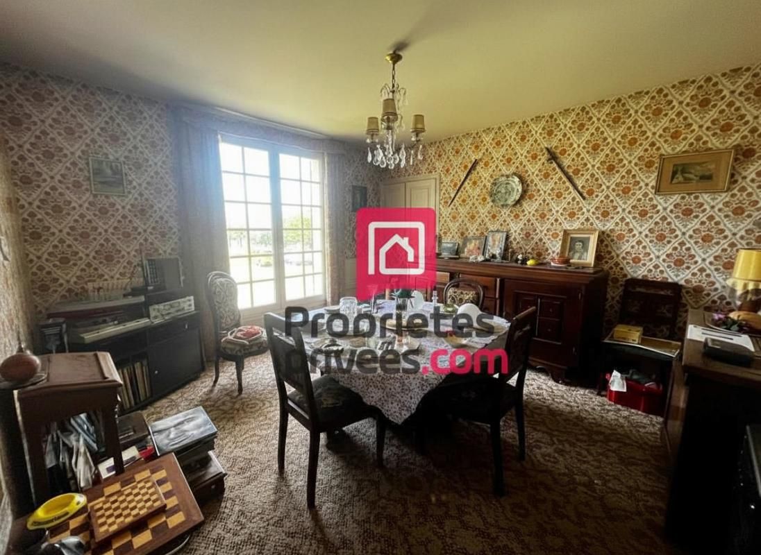 BAZAS Maison de 205 m² avec logement indépendant et potentiel professionnel ? Centre de Bazas 3