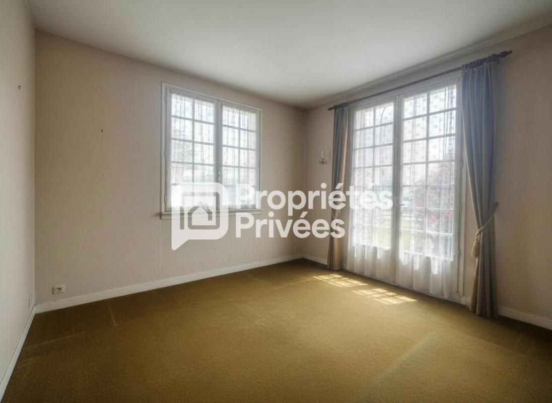 BAZAS Maison de 205 m² avec logement indépendant et potentiel professionnel ? Centre de Bazas 4