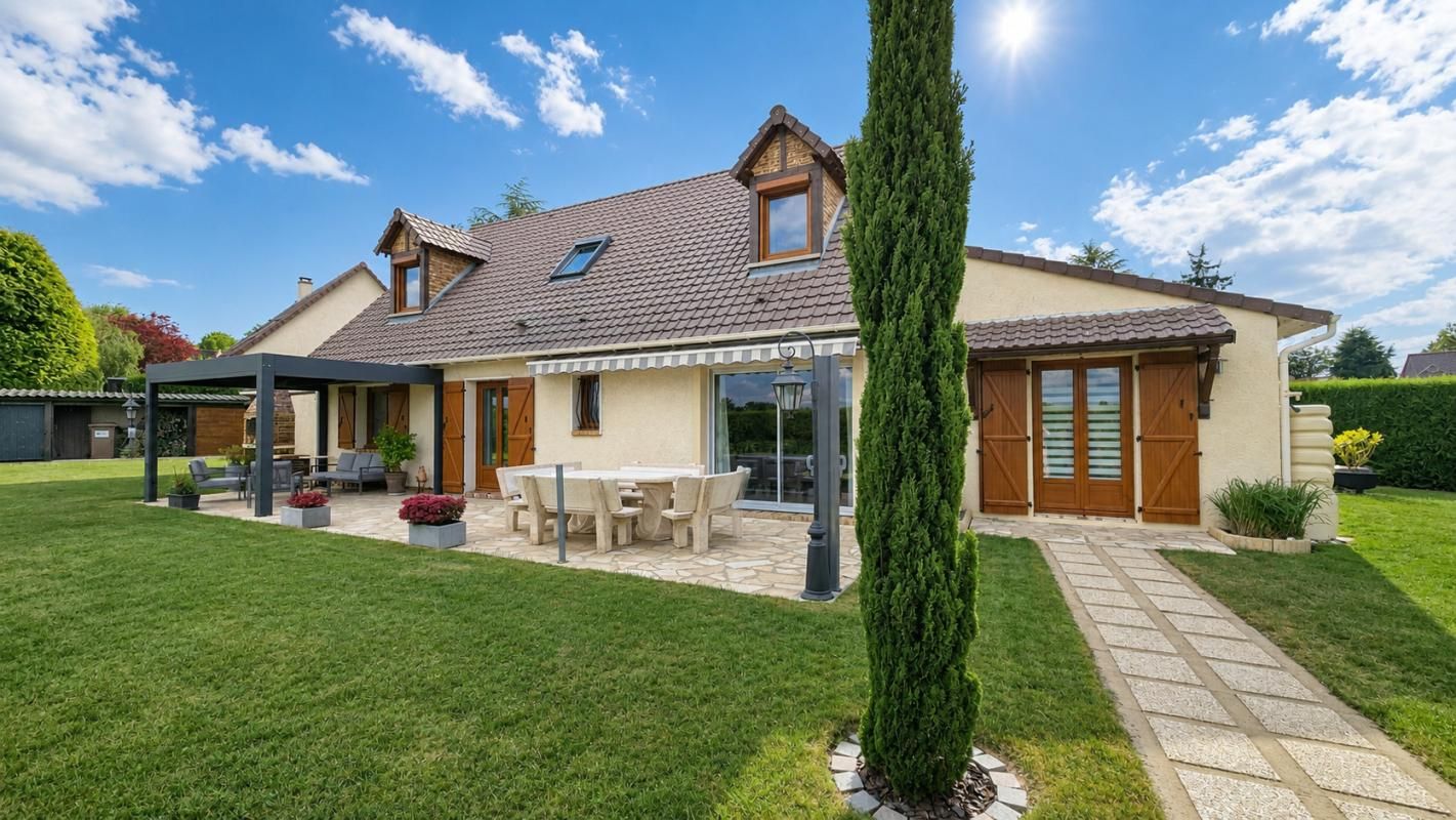 HOUDAN Houdan 10 mn / Maison familiale en parfait état 5/6 chambres + local 2