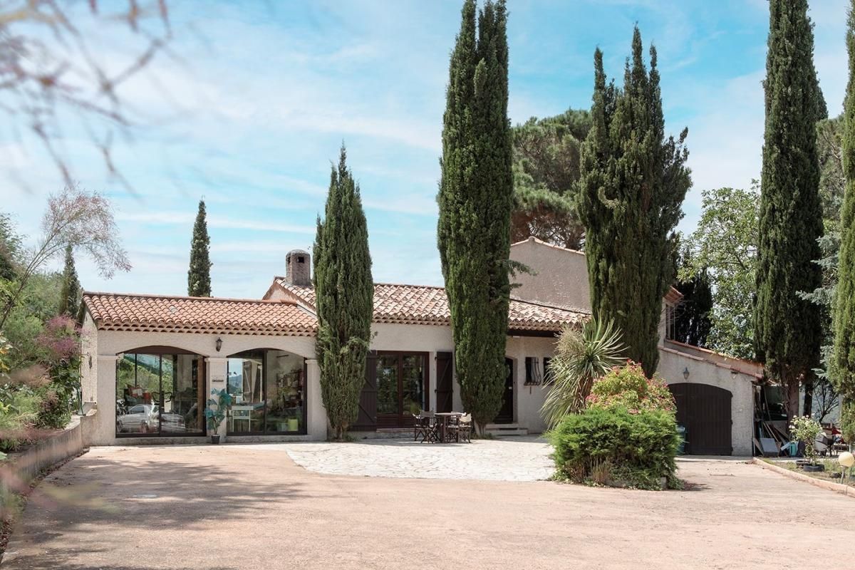 AURIBEAU-SUR-SIAGNE Tanneron Maison indépendante 4-5 pièces de 165 m2 4