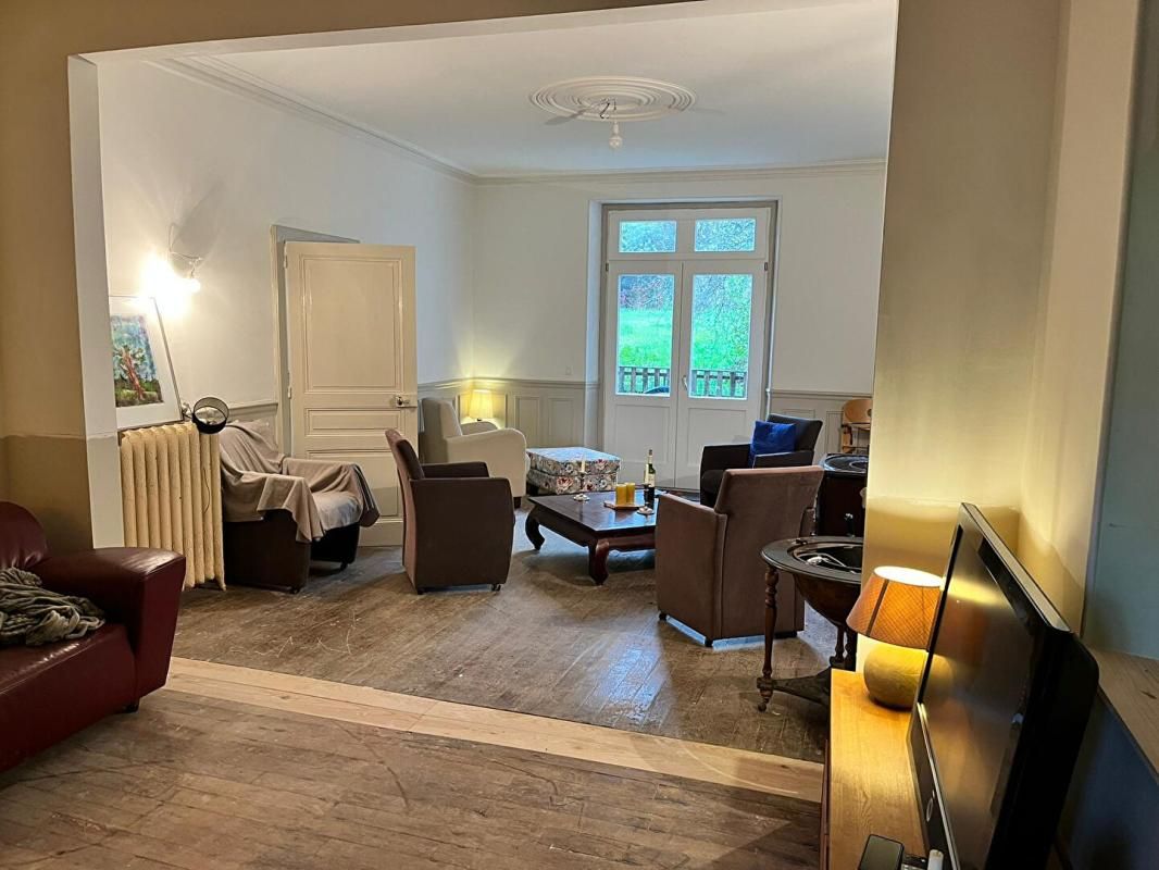 BRIEULLES-SUR-MEUSE Maison Brieulles Sur Meuse 8 pièce(s) 205 m2 4