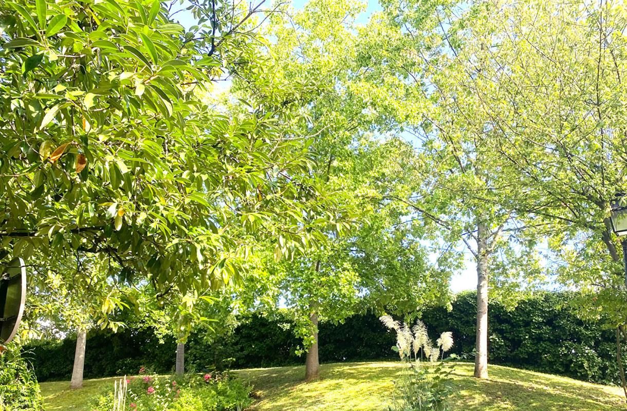 FONTENAY-LE-FLEURY Lot de 2 Appartements 10 pièce(s) 196 m2 1