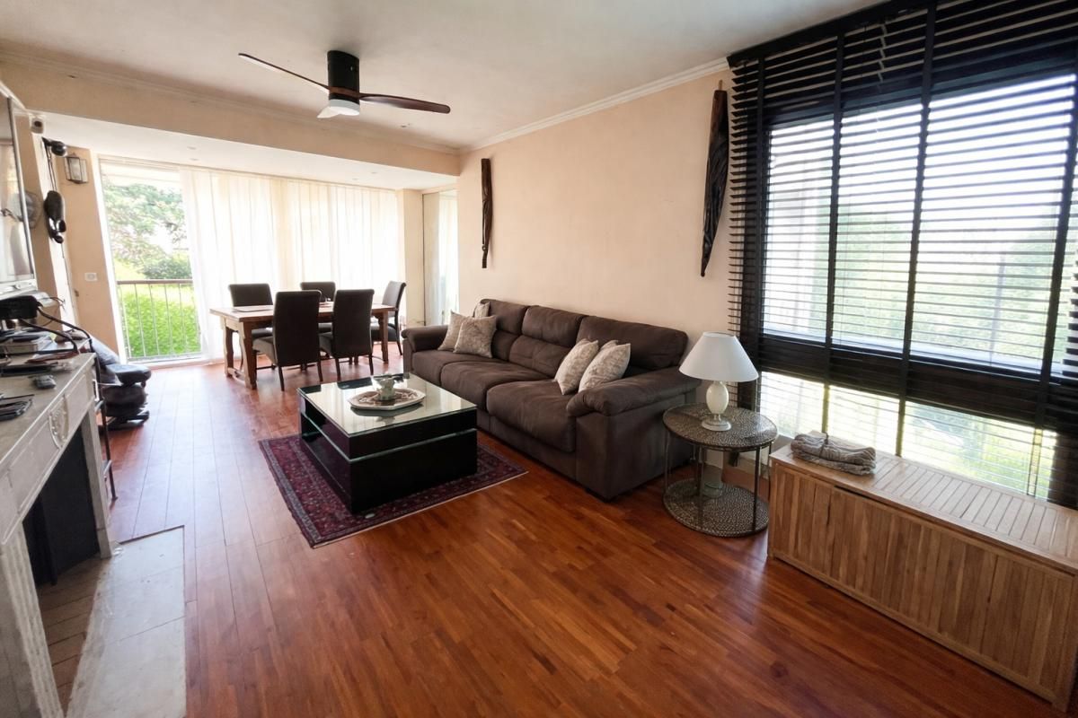 FONTENAY-LE-FLEURY Lot de 2 Appartements 10 pièce(s) 196 m2 2