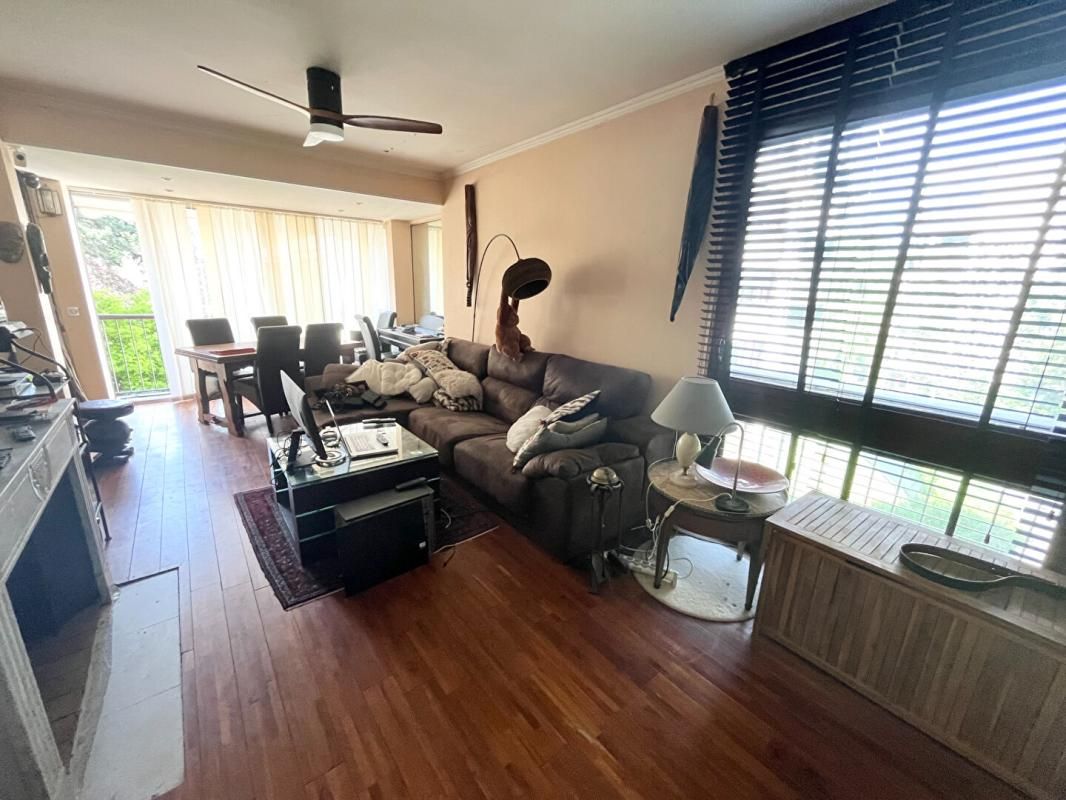FONTENAY-LE-FLEURY Lot de 2 Appartements 10 pièce(s) 196 m2 4