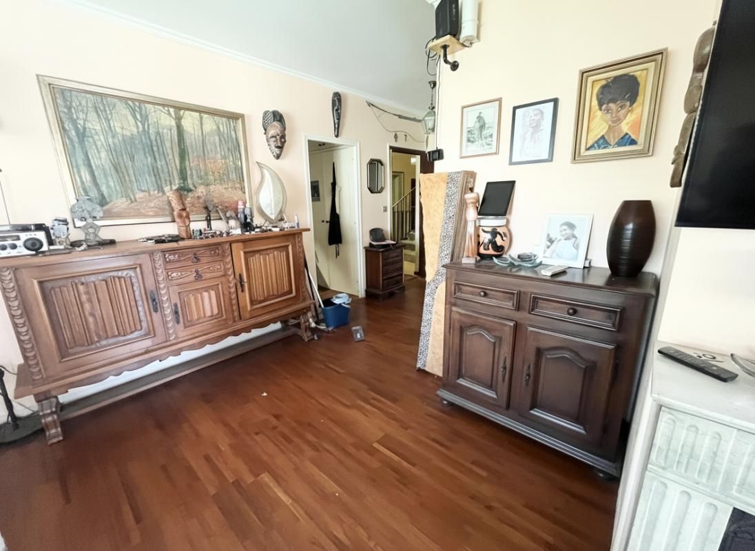 FONTENAY-LE-FLEURY Appartement Fontenay Le Fleury 5 pièce(s) 98 m2 2