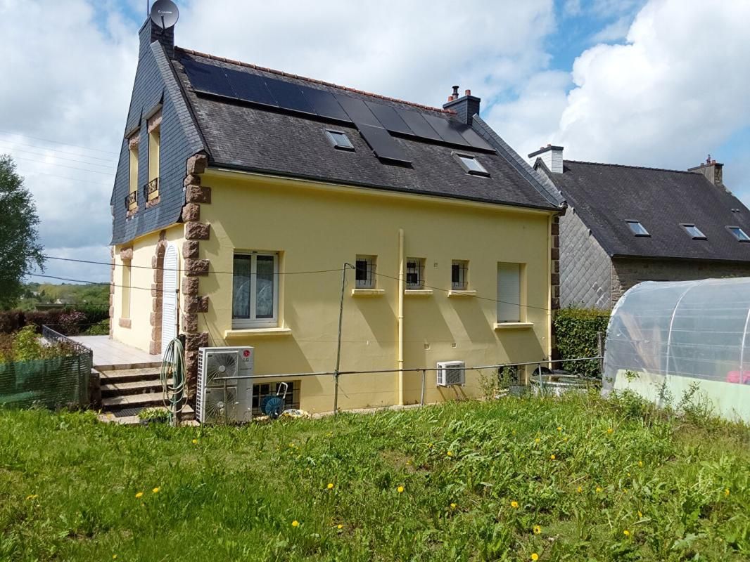 ROSTRENEN Maison avec vie de plain pied. Rostrenen 7 pièce(s) 113 m2 2