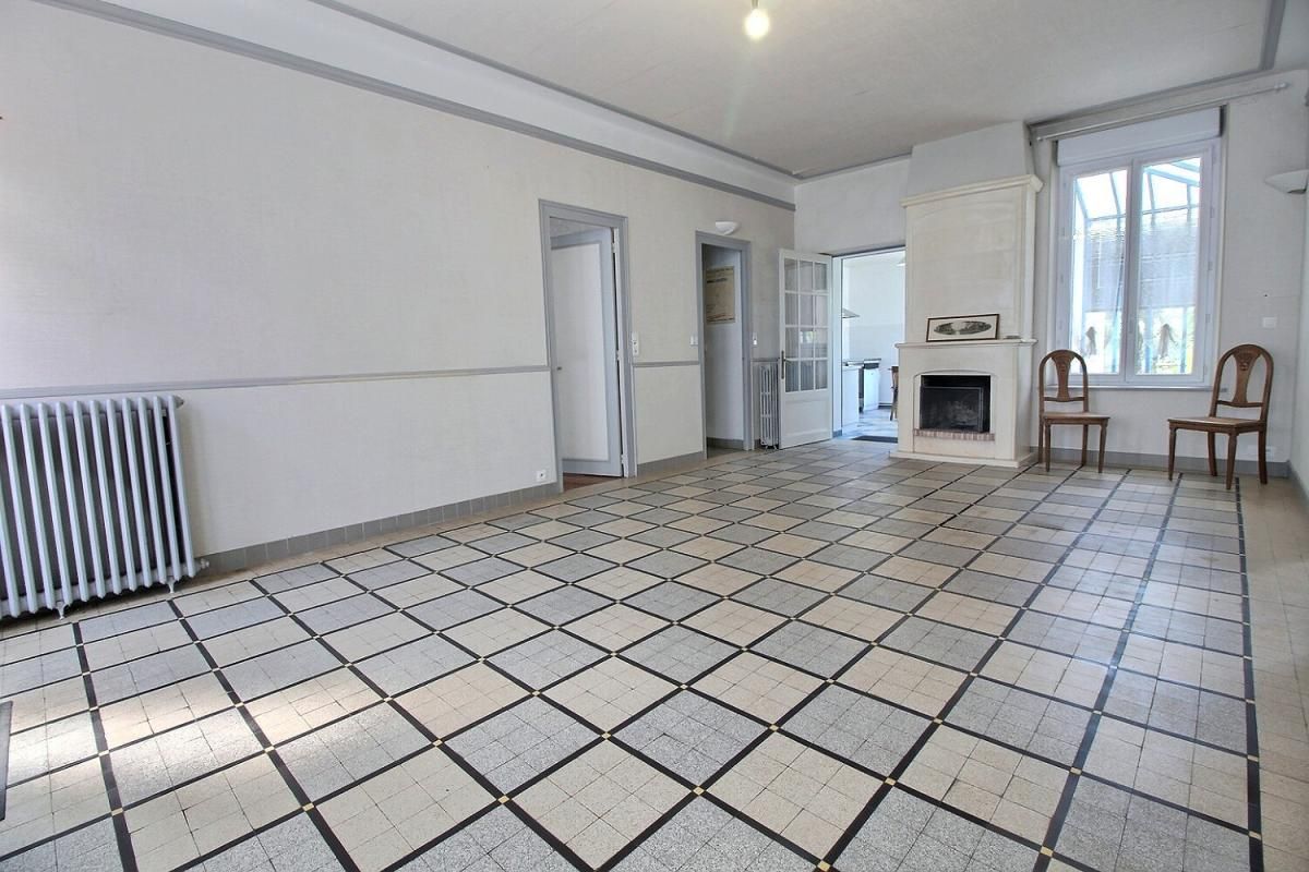 CHATEAUNEUF-SUR-LOIRE Exclusivité - Maison de ville dans l'hyper centre de Chateauneuf sur Loire avec garage et terrain de 500 m² 3