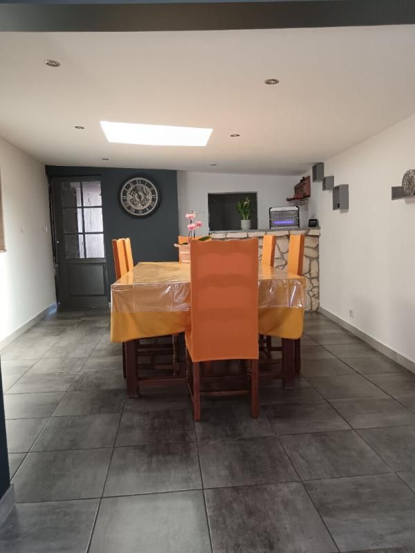 CHALLANS Maison d''habitation + studio + garage indépendant - 298000 TTC - CHALLANS 3