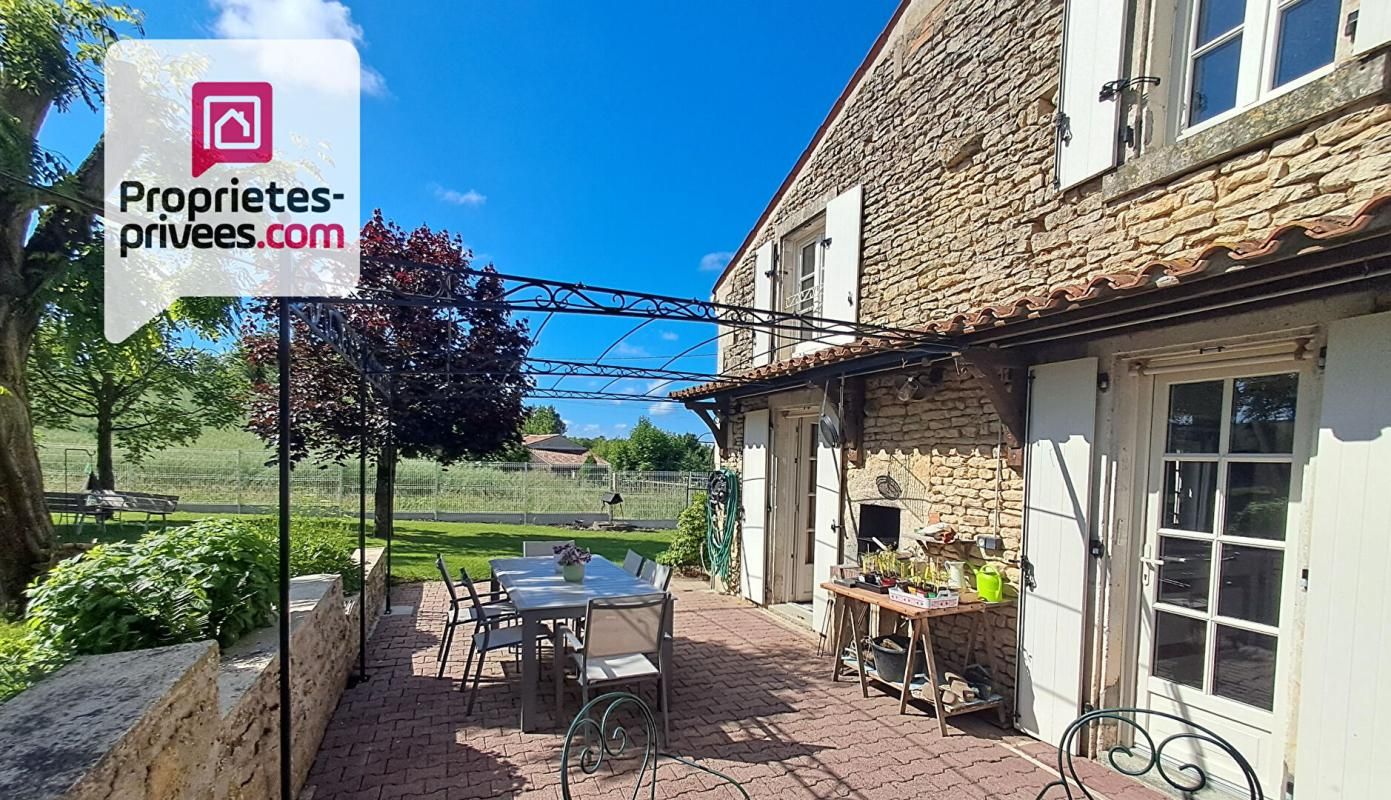 SAINT-PIERRE-LE-VIEUX propriété de charme  de 195m2 à Saint Pierre Le Vieux 2
