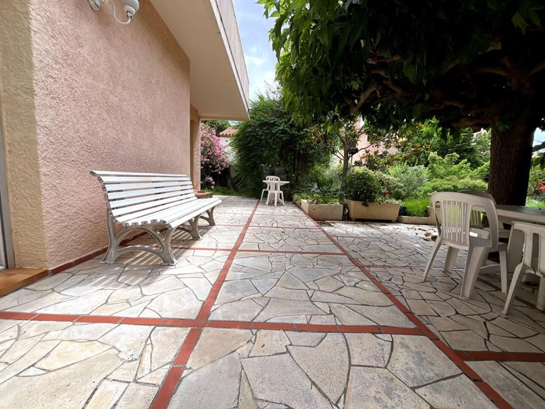 PERPIGNAN Charmante villa familiale de style Architecte de 184 m² sur un terrain 4 faces piscinable dans un secteur très calme 2
