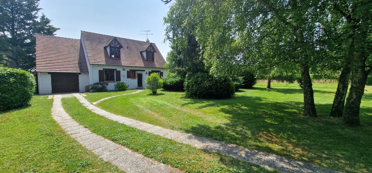 VALENCAY Pavillon 5 pièces - 125 m² - 4 ch - garage et dépendances - jardin arboré 2