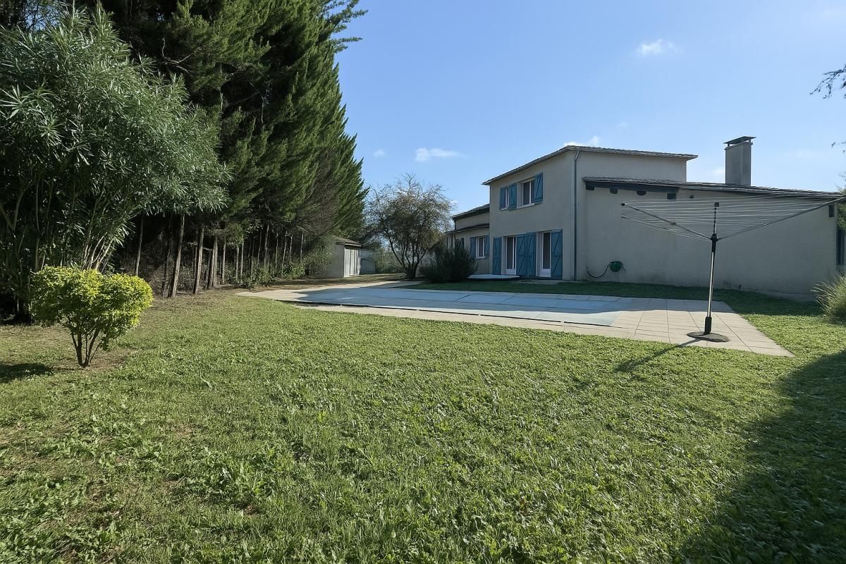 MONTVALEN À VENDRE Maison 8 pièces de 175 m2 sur parcelle de 3500 m2 à Montvalen 81630 2