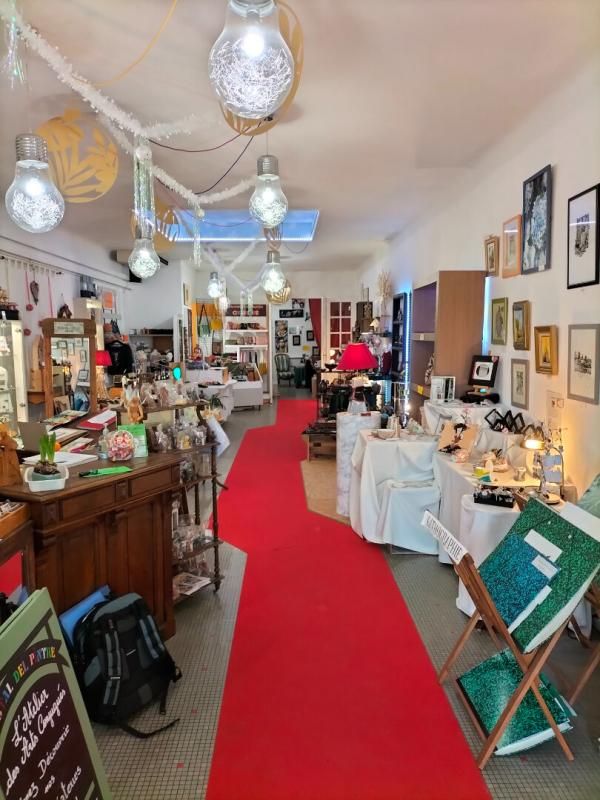 GEAUNE Immeuble comprenant un appartement et un local commercial au rdc 3
