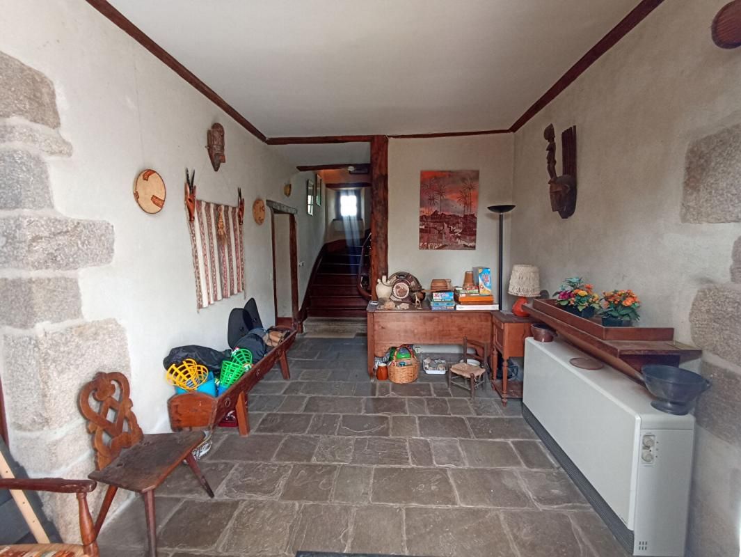 SAINT-NICOLAS-DES-BOIS Maison de caractère, 6 chambres, à St Nicolas des Bois 2