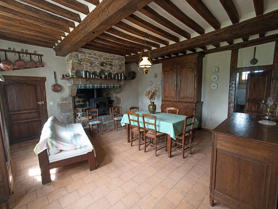SAINT-NICOLAS-DES-BOIS Maison de caractère, 6 chambres, à St Nicolas des Bois 4