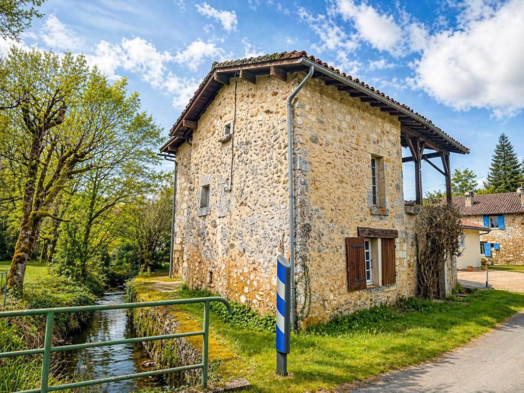 BRANTOME Charmante maison en pierres type 4, à Brantôme En Périgord 24310 2