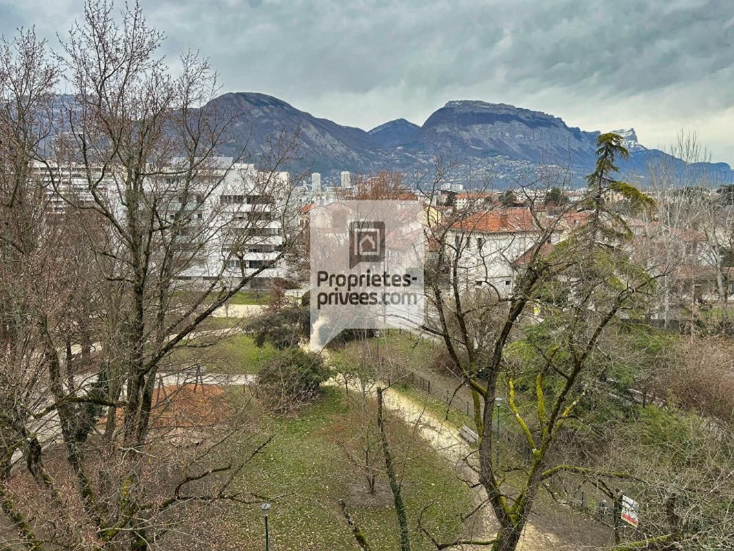 GRENOBLE BAJATIERE Grand T4 de 92m2 + 2 Caves