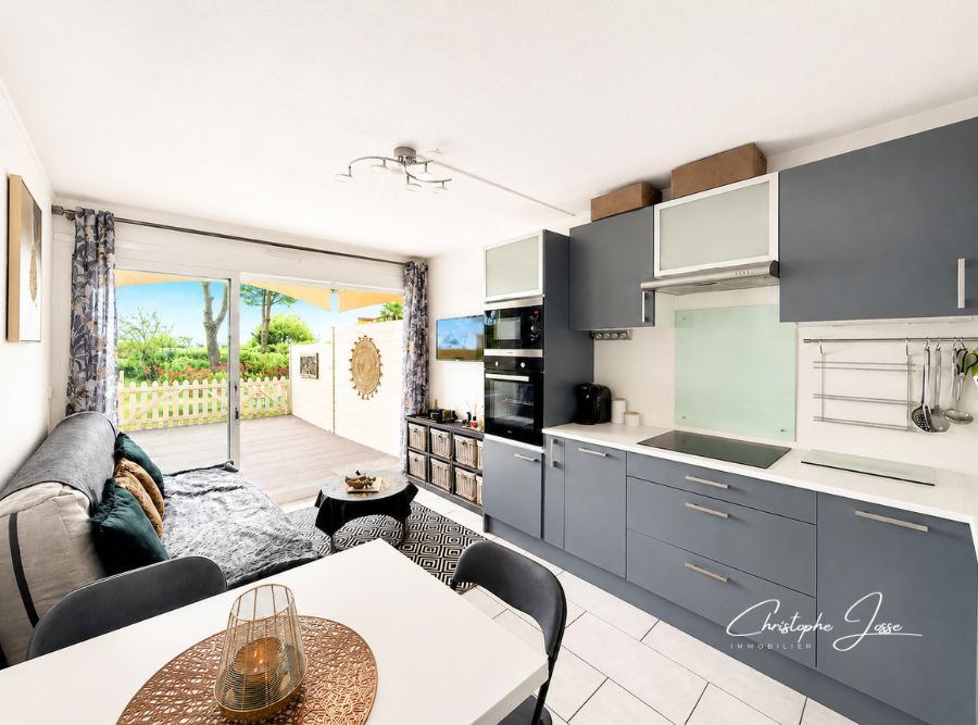 PORT LEUCATE Appartement rénové meublé avec terrasse de 14 m², jardin et accès direct plage et piscine 3