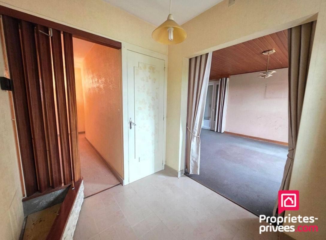 SAINT-SYLVAIN-D'ANJOU Maison Saint Sylvain d'Anjou 4 chambres sous sol 721m2 terrain 4