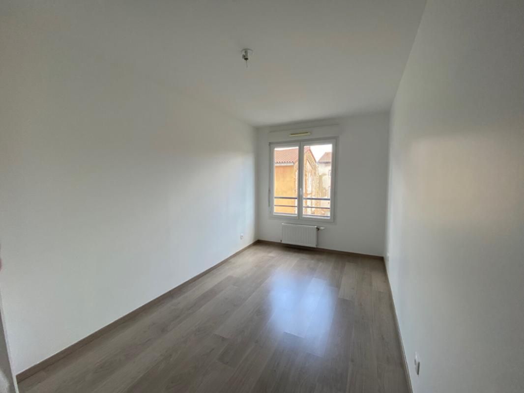 SAINT-LAURENT-SUR-SAONE À vendre - Appartement T3 lumineux avec balcon et garage - Saint-Laurent-sur-Saône (01750) 4