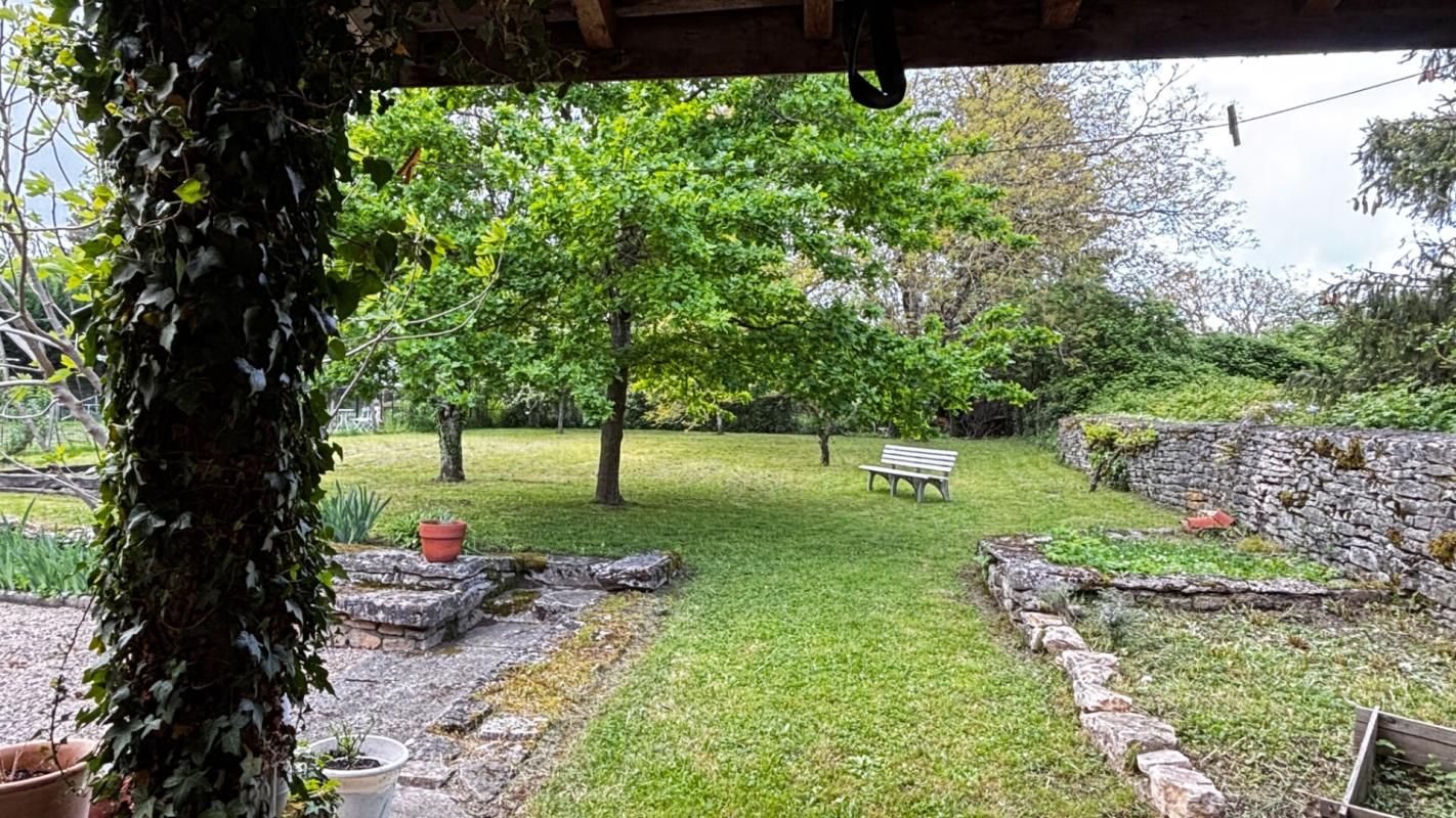 UCHIZY Maison en pierre,  Uchizy, 152 m2 avec beau terrain arboré et dépendances 1