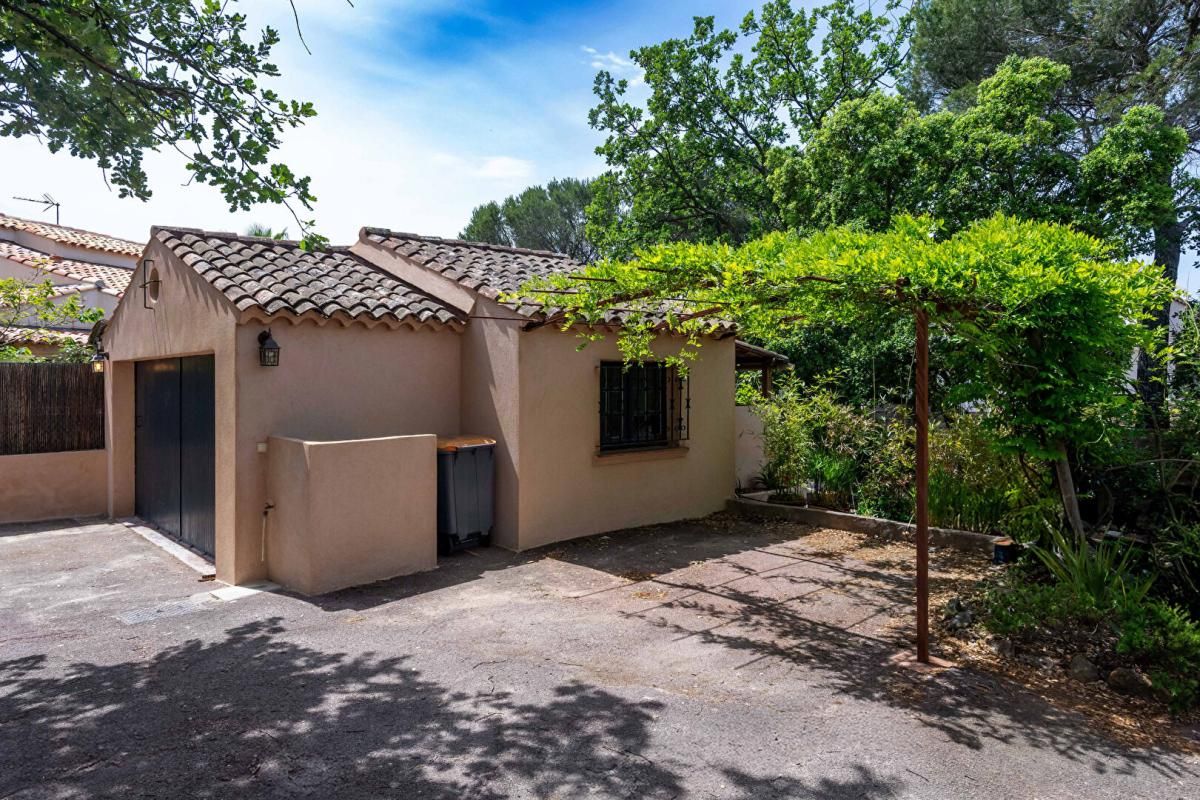 FREJUS FREJUS - Hameau de Valescure - Villa 175 m² , dépendance, 4 chambres 4