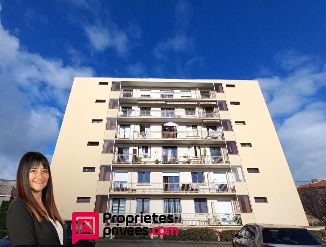RIORGES Riorges T2 bis avec vue dégagée, balcons et garage 1