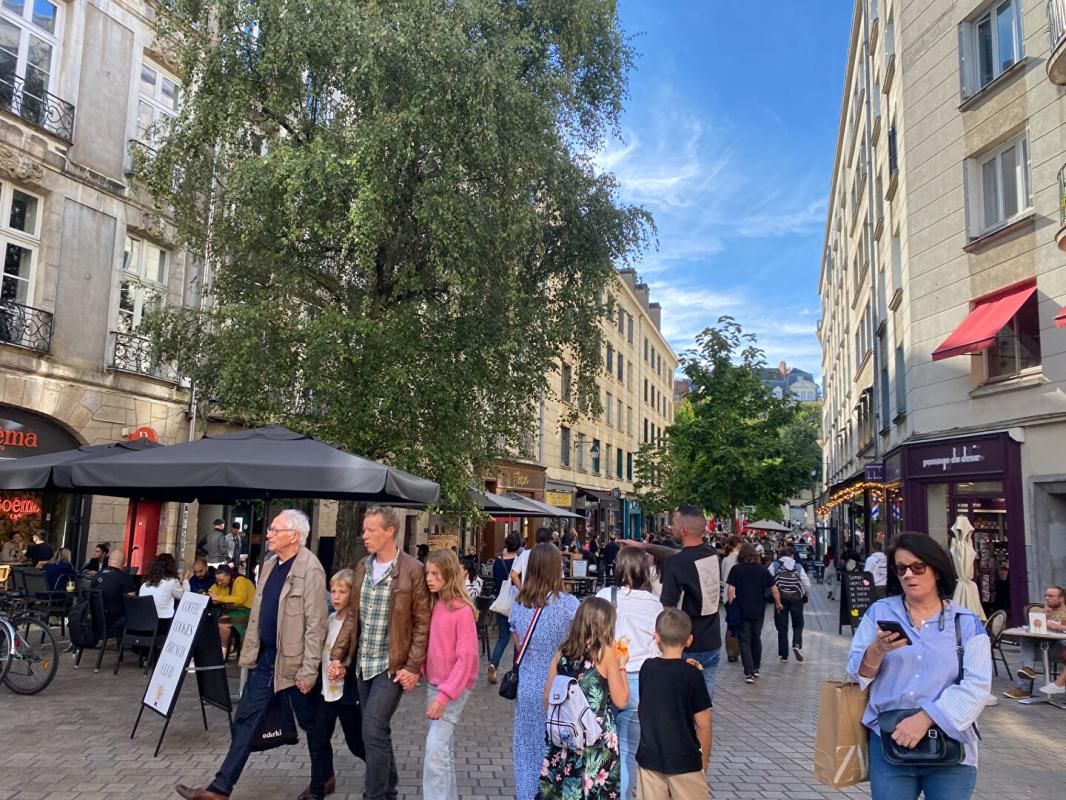 NANTES 44000 NANTES - BAIL A CEDER LOCAL COMMERCIAL 42 M² PROCHE DECRE 2